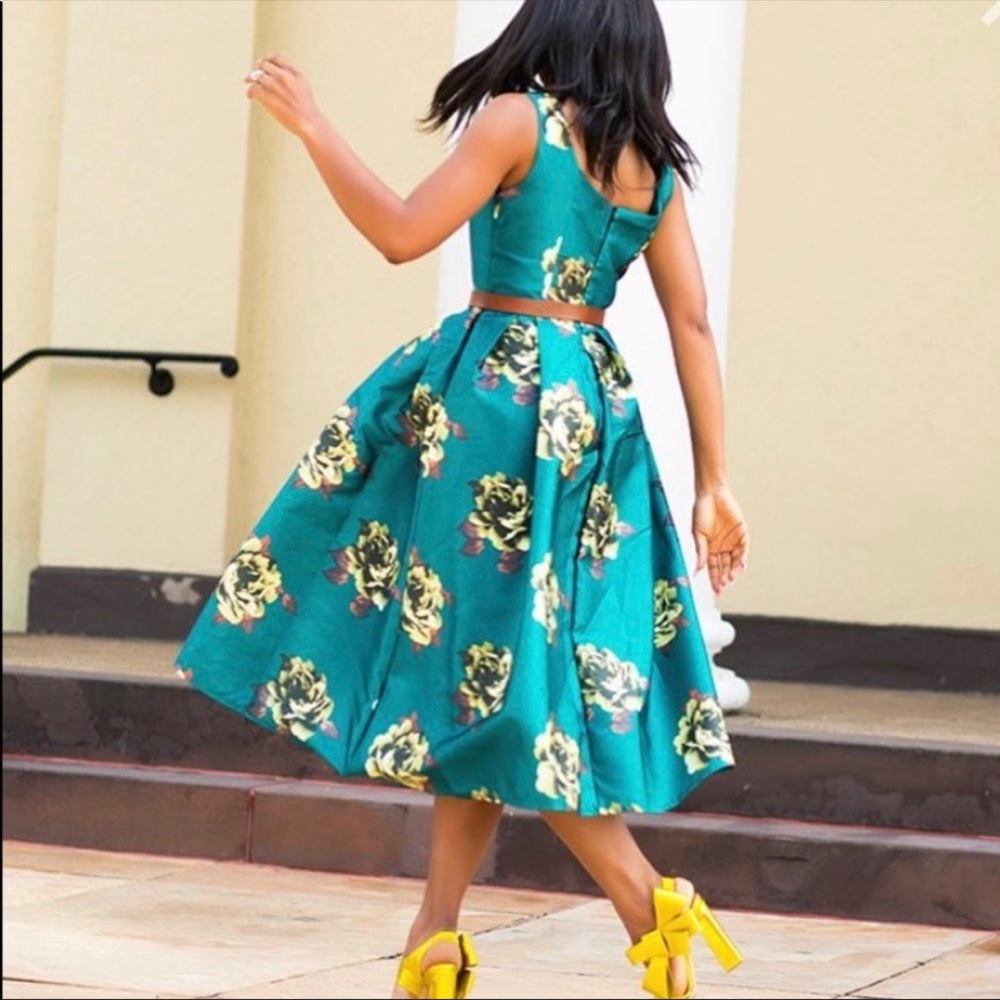 Chicwish floral dress - Picture 2 of 3